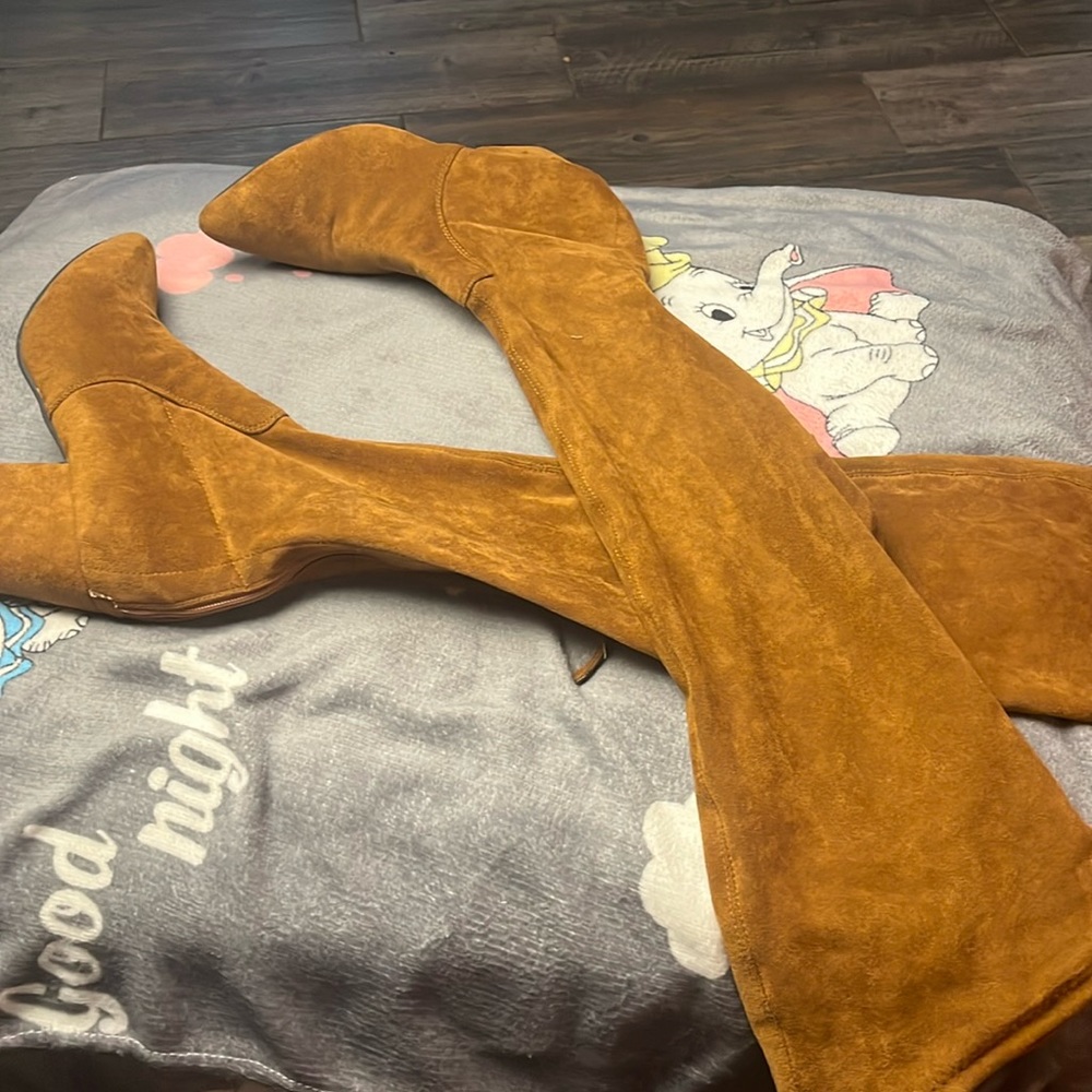 Boutique brand, over-the-knee stretch suede like women’s size 8.5 boots